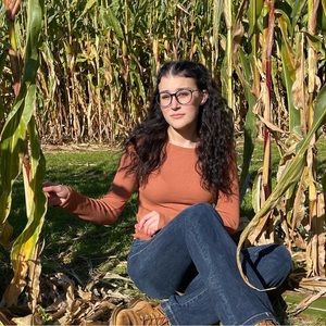 Meet your Posher, Maddie